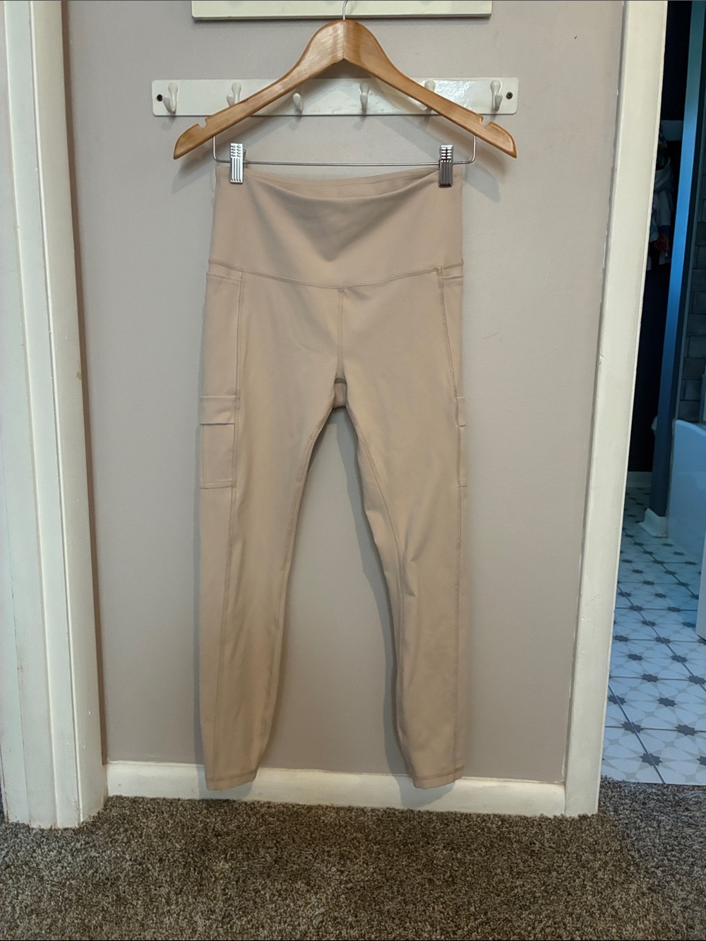 Avalanche Neutral Cream Active Leggings